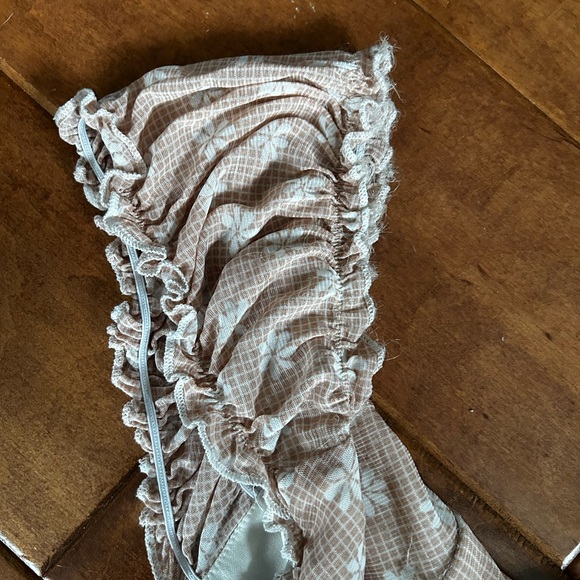 Urban Outfitters Beige Floral Top - Picture 5 of 5